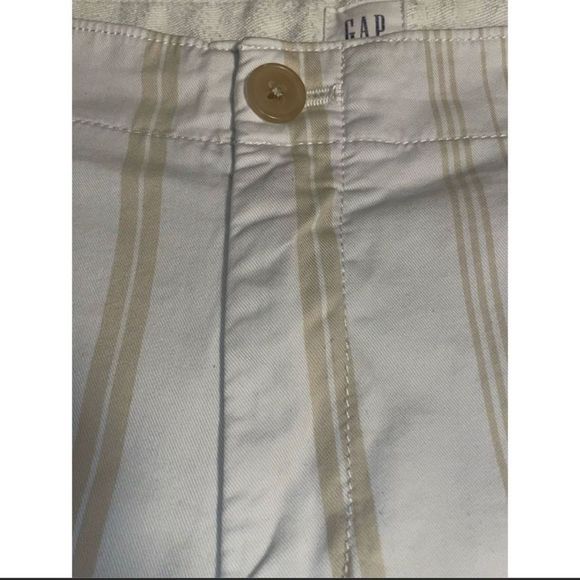 GAP - Chino Shorts - Picture 9 of 11
